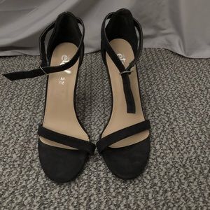 Etc by Rue21 Black pump w ankle strap & 4” heel